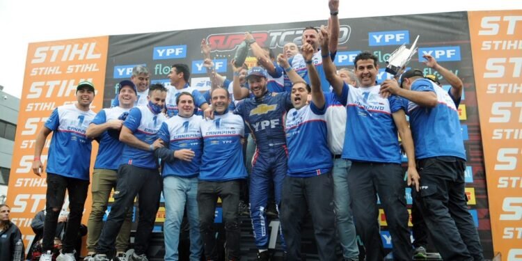 Agustín Canapino se consagró campeón en el Súper TC 2000