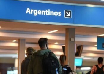 Ya no se pueden comprar paquetes turísticos en dólares en cuotas con tarjeta de crédito