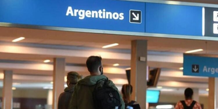 Ya no se pueden comprar paquetes turísticos en dólares en cuotas con tarjeta de crédito