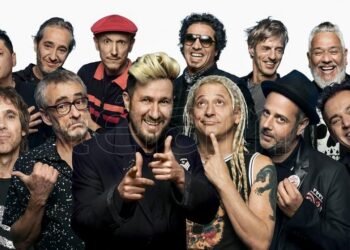 Los Auténticos Decadentes lanzó la primera entrega de la trilogía tributo a su historia