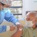 Anunciaron la aplicación de una tercera dosis a personal de salud y mayores de 70 años