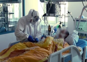 El mundo comienza a cerrar fronteras por «Omicron», la nueva variante del Covid