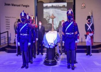 Los restos de Juan Manuel Fangio fueron trasladados a un Mausoleo