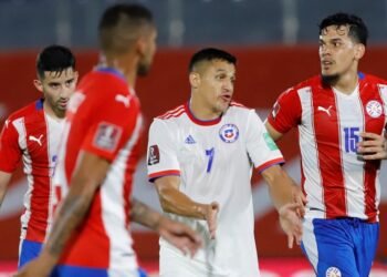 En el debut de Barros Schelotto, Paraguay perdió un partido clave como local ante Chile