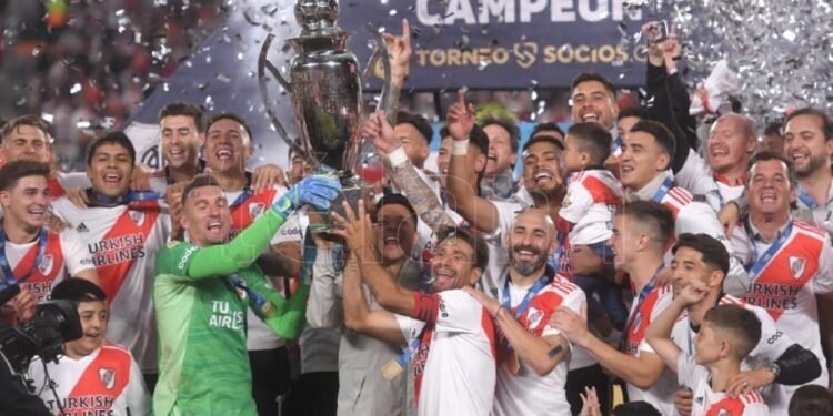 River campeón: goleó a Racing ante su gente y festejó