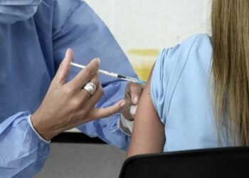 Vizzotti: «La vacunación es la mejor herramienta para sostener lo que conseguimos»