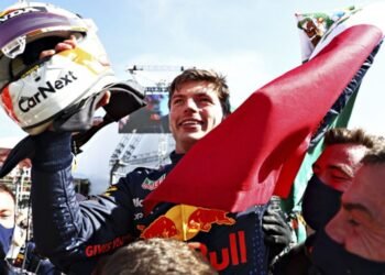 Verstappen ganó el Gran Premio de México y se afirmó arriba