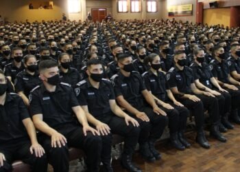 Incorporan más de 800 policías a la provincia y más de la mitad van a Rosario