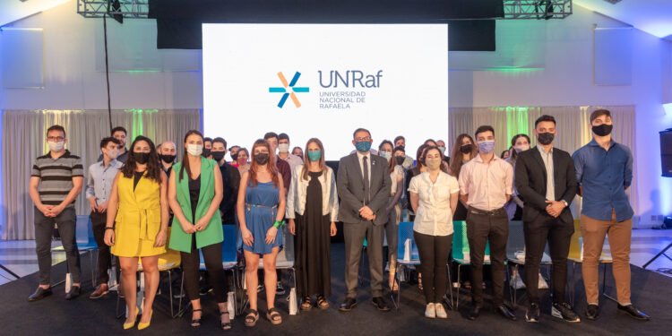 La UNRaf realizó el primer acto de graduación de su historia institucional