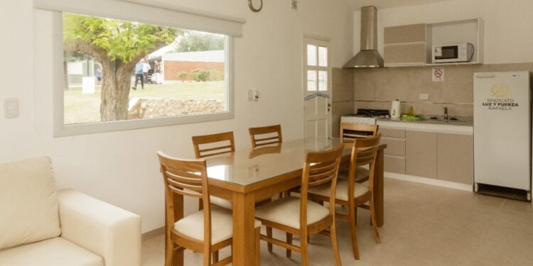 Luz y Fuerza Rafaela inauguró remodelaciones en sus cabañas de Cosquín