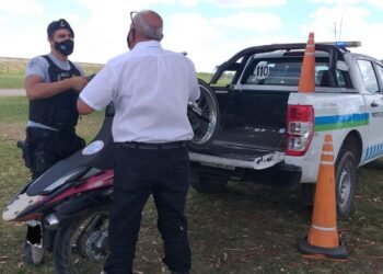 Circulaba sin casco, Licencia de Conducir, ni seguro obligatorio