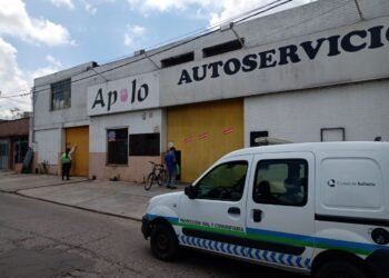 Clausuraron un súper chino porque una nena recibió una descarga eléctrica al tocar una heladera