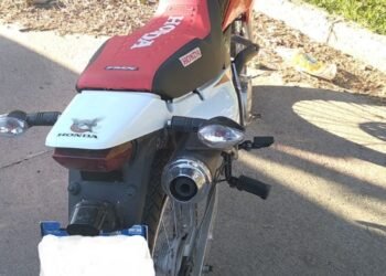 Persecución en la zona Sur: recuperaron una Honda XR robada en el barrio Pizzurno