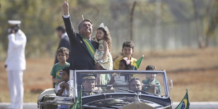 Polémica en Brasil porque Bolsonaro no quiere vacunar a su hija de 11 años