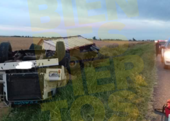 Volcó un camión cargado con soja en la autovía 19