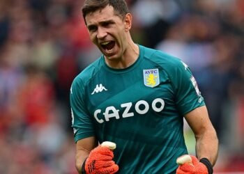 Emiliano «Dibu» Martínez está en la mira del Manchester United