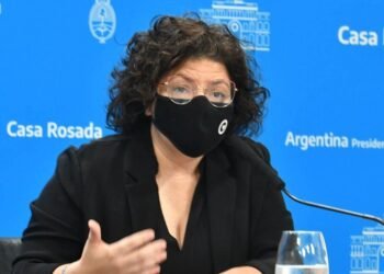 Reducen a cinco días el aislamiento por contacto estrecho, asintomático y con esquema completo