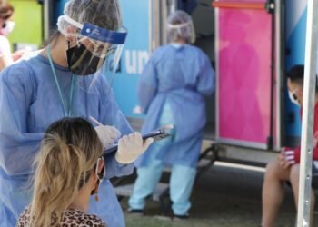 Desde este jueves, sólo se hisopará a las personas que hayan solicitado turno