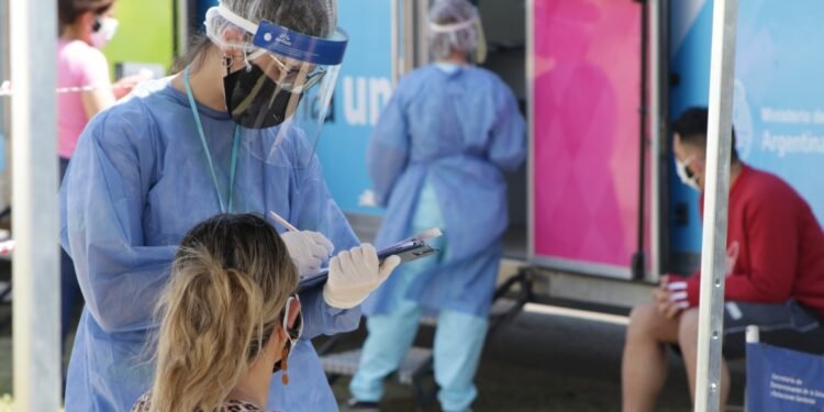 Desde este jueves, sólo se hisopará a las personas que hayan solicitado turno