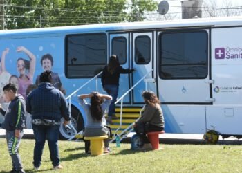 El Ómnibus Sanitario continúa brindando sus servicios frente al Hospital