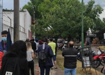 Habilitan doble turno para hisopados y buscan contratar más bioquímicos