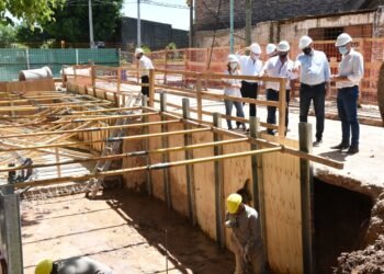 Perotti y Castellano recorrieron el entubado en construcción en calle Tucumán