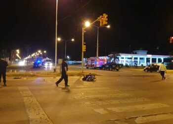 Grave accidente fatal en la ciudad: una mujer falleció tras ser embestida por un camión