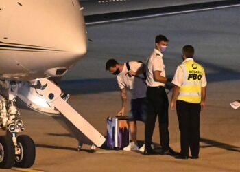 Messi viaja con rumbo a Francia y por la tarde llegará a París
