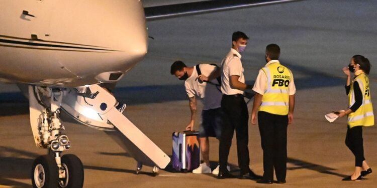 Messi viaja con rumbo a Francia y por la tarde llegará a París