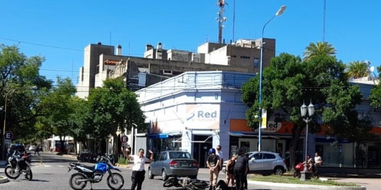 Motociclista lesionada en un accidente en pleno centro