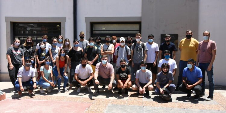 Una veintena de jóvenes iniciaron prácticas laborales en empresas locales