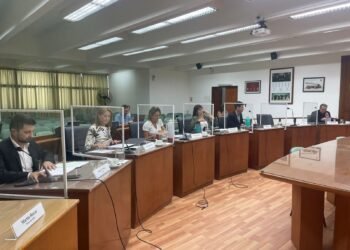 Críticas de la oposición en el Concejo por la demora en la compra de equipos