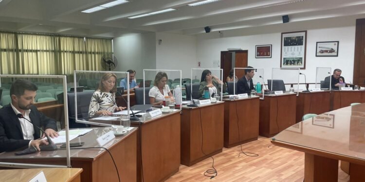 Críticas de la oposición en el Concejo por la demora en la compra de equipos