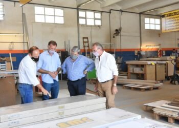 Articulan acciones para potenciar la actividad de la industria local