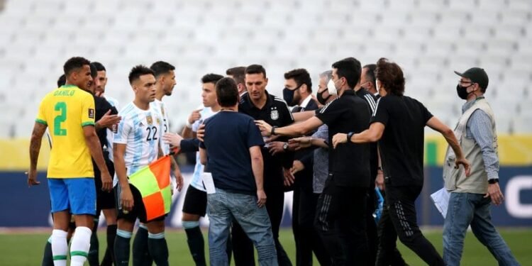 La FIFA determinó que el partido suspendido entre Brasil y Argentina debe repetirse