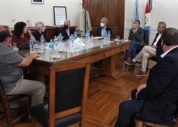 Estatales provinciales rechazaron oferta salarial, pero todavía no van al paro