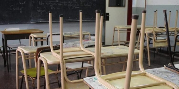 Docentes de Rafaela votan por tres mociones de paro