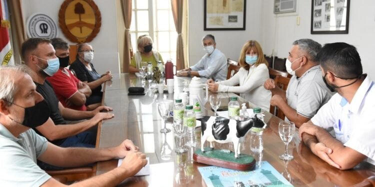 Tratan de encontrar soluciones a la problemática de la basura en los caminos rurales