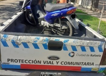 Retuvieron su moto porque era menor y, además, circulaba sin casco