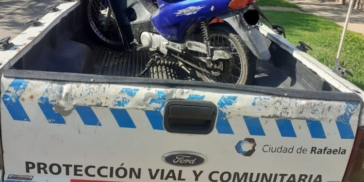 Retuvieron su moto porque era menor y, además, circulaba sin casco