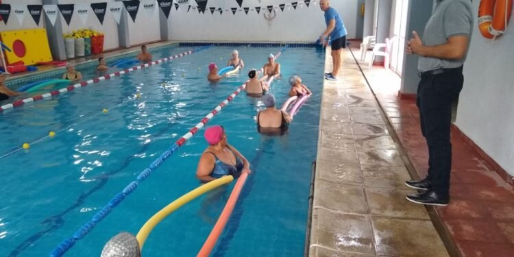 Vuelve “Natación para Adultos Mayores”