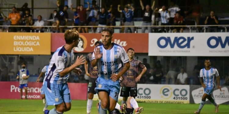 Atlético goleó a Gimnasia de Jujuy y ganó por primera vez en la temporada