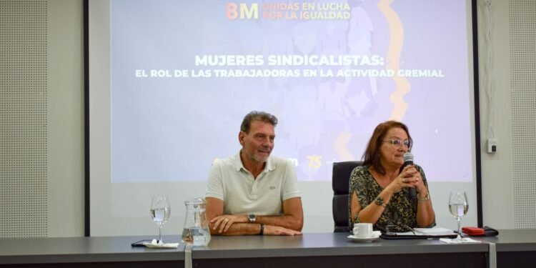 Patricia Mounier disertó en el SEOM