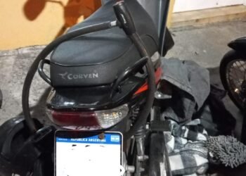 Andaban revisando motos y no eran mecánicos