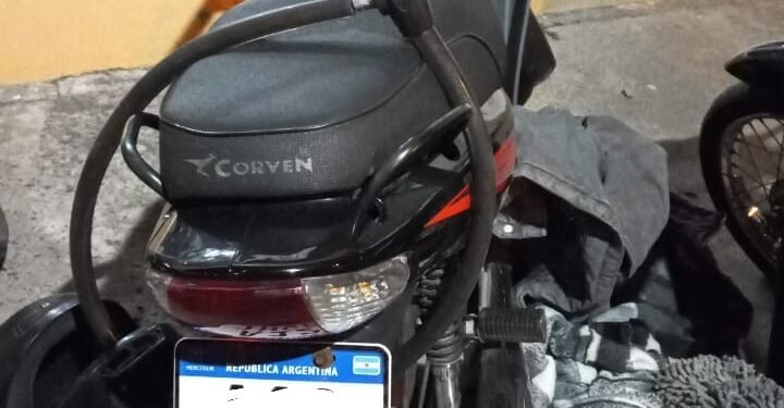 Andaban revisando motos y no eran mecánicos