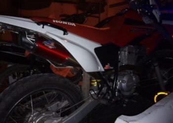 Le retuvieron la moto por circular sin papeles, sin patente y escape libre