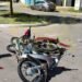 Violento choque entre dos motos y un auto en Bv. Roca