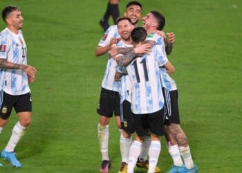 Fiesta en la Bombonera: Argentina se despidió de su público con una goleada