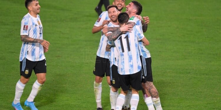 Fiesta en la Bombonera: Argentina se despidió de su público con una goleada