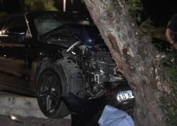 Dos jóvenes murieron al ser atropellados mientras estaban sentados en el cordón de una vereda